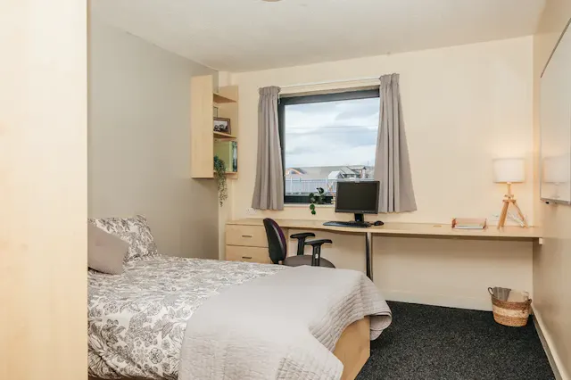 Premium Plus 5 Bed Ensuite room image 1