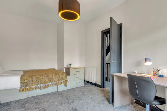 7 Bedroom Apartment room image 1