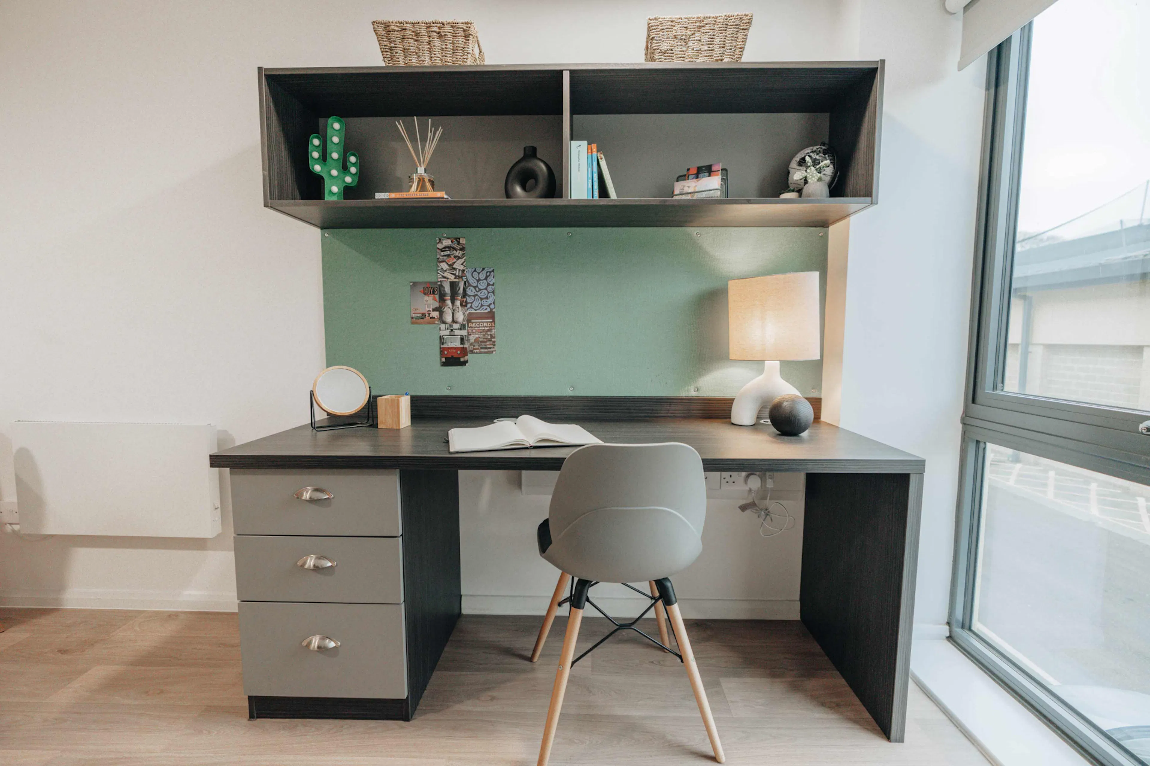 Bronze Studio ROOM 2