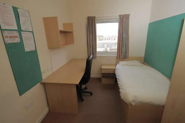 Large En-Suite room image 1