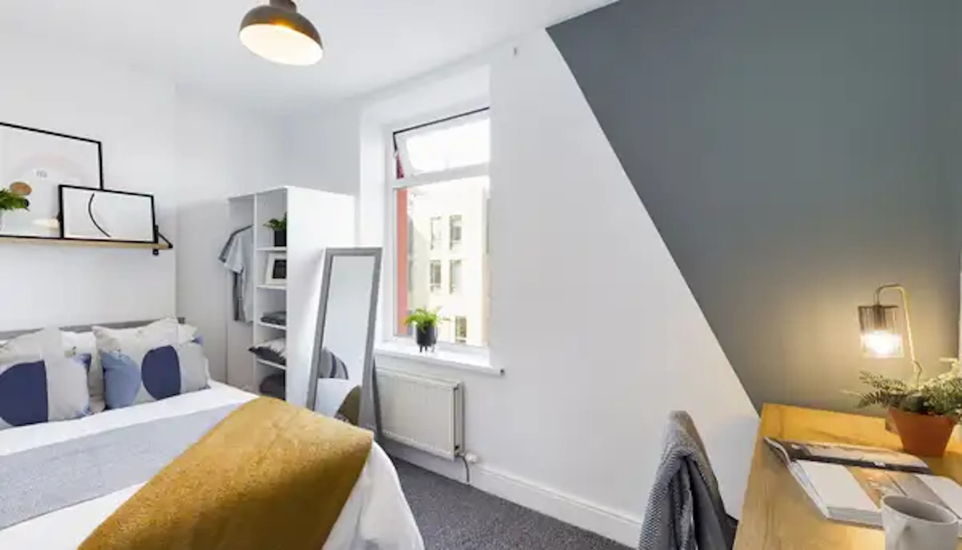 5 Bed Apartment ROOM 3