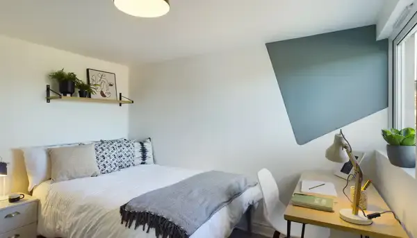 7 Bed Apartment room image 1