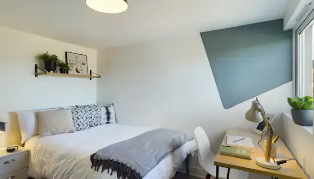 7 Bed Apartment room image 1