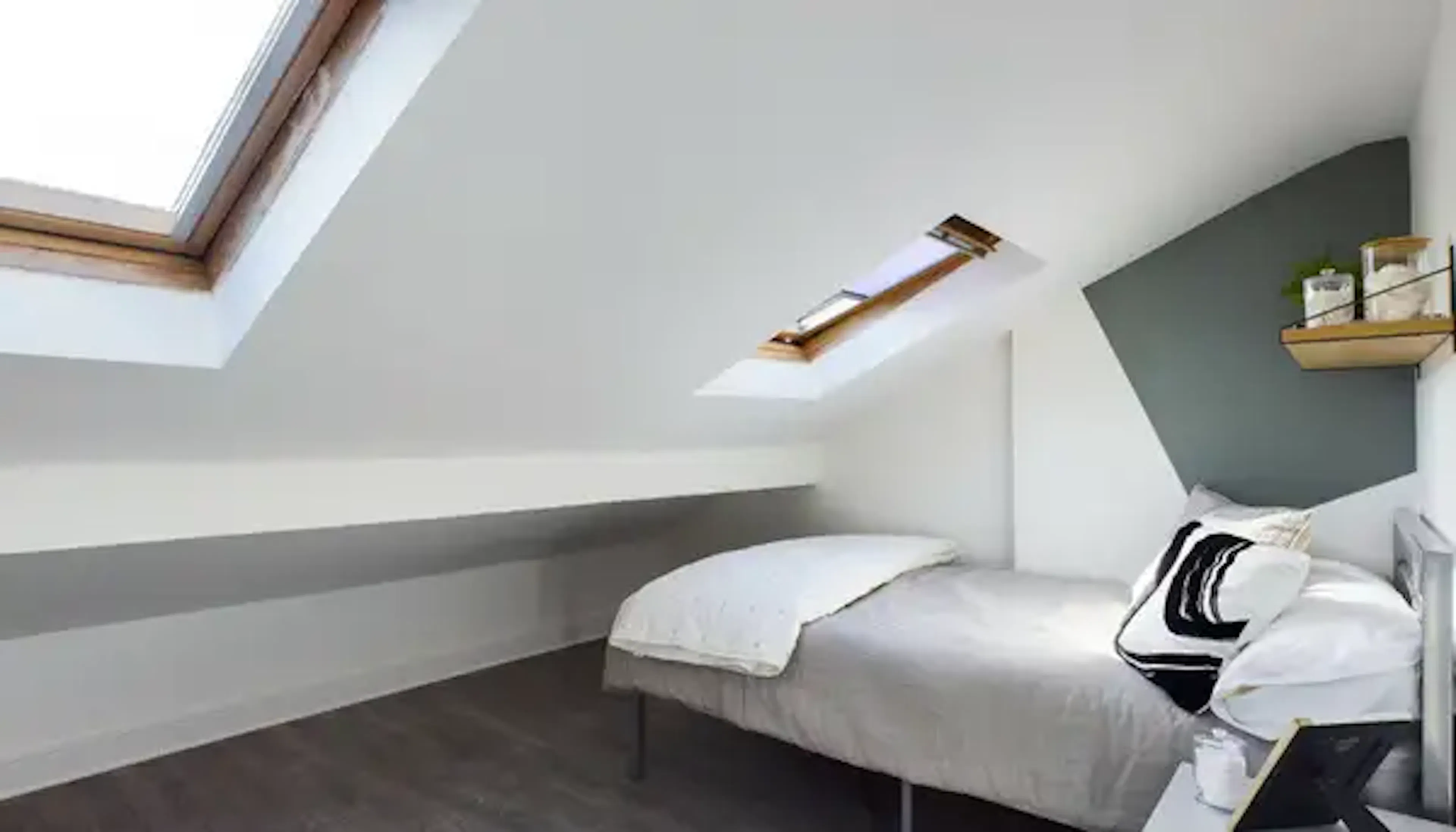 7 Bed Apartment ROOM 4