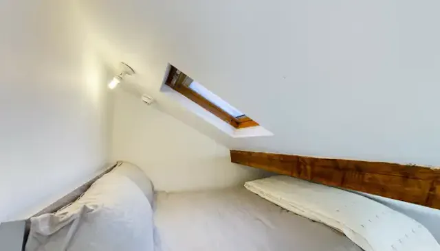 7 Bed Apartment room image 11