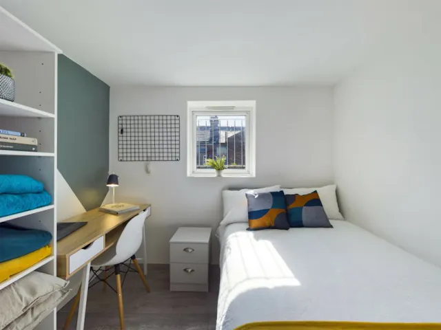 4 Bed Apartment room image 2