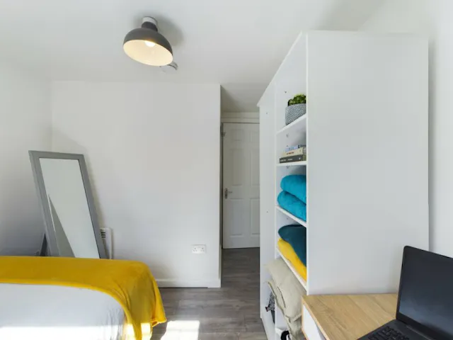 4 Bed Apartment room image 4