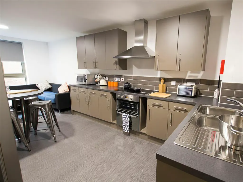 Bronze Ensuite KITCHEN 2