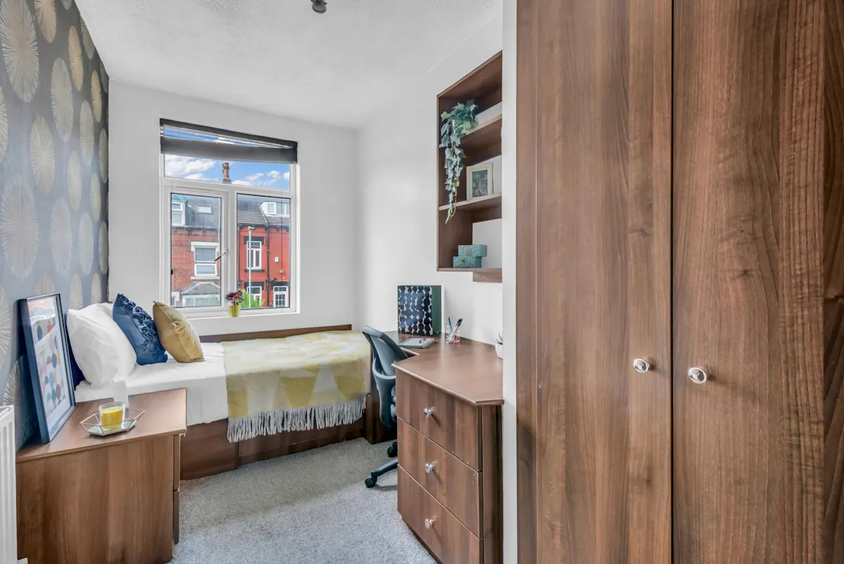ROOM ROOM