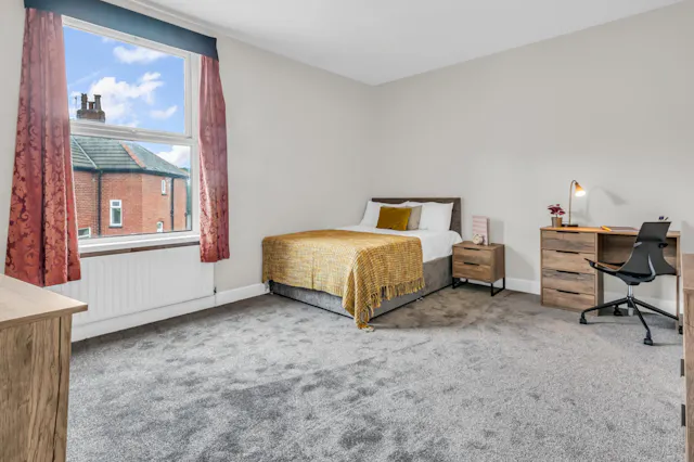 Four Bed Apartment room image 5