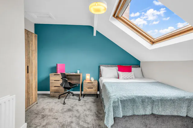 Four Bed Apartment room image 2