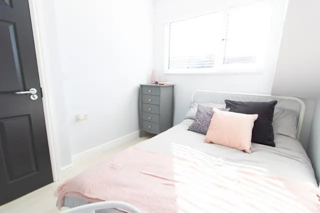 6 Bedroom House - 85 room image 3