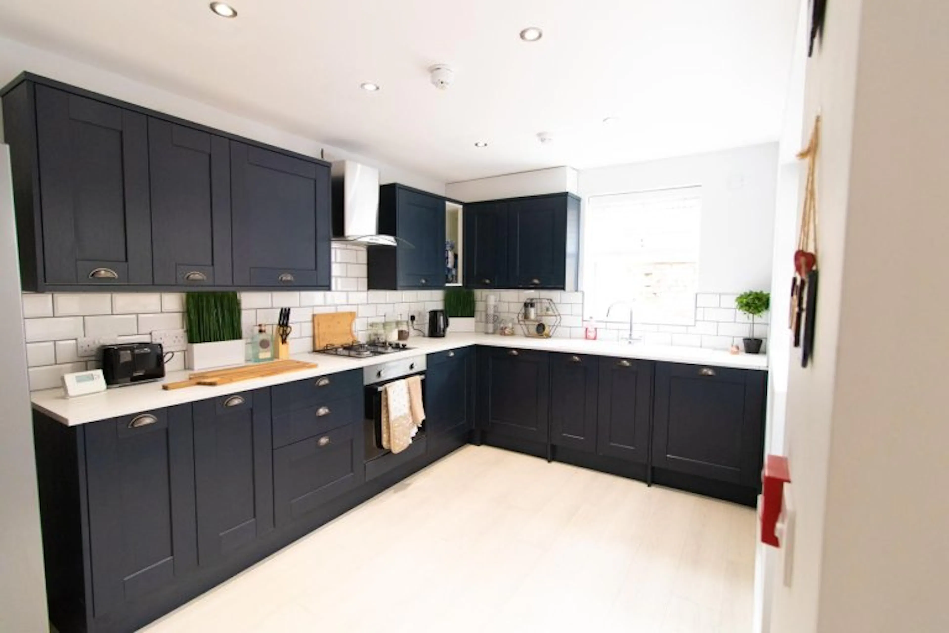 6 Bedroom House - 85 KITCHEN 4