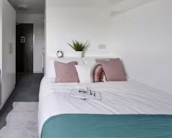 frobisher-house-plymouth-Standard Ensuite