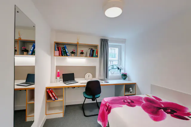 Standard Ensuite room image 1