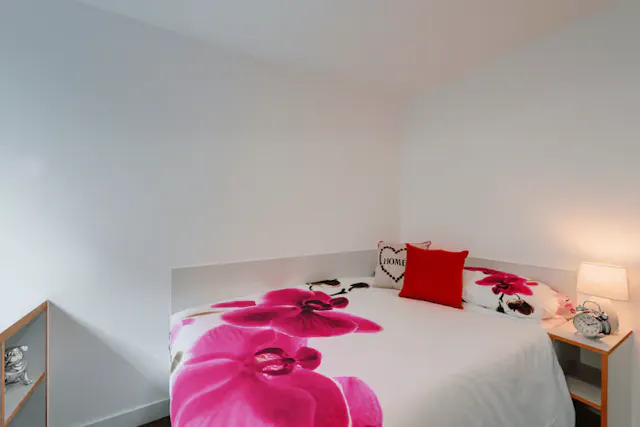 Deluxe Ensuite room image 2