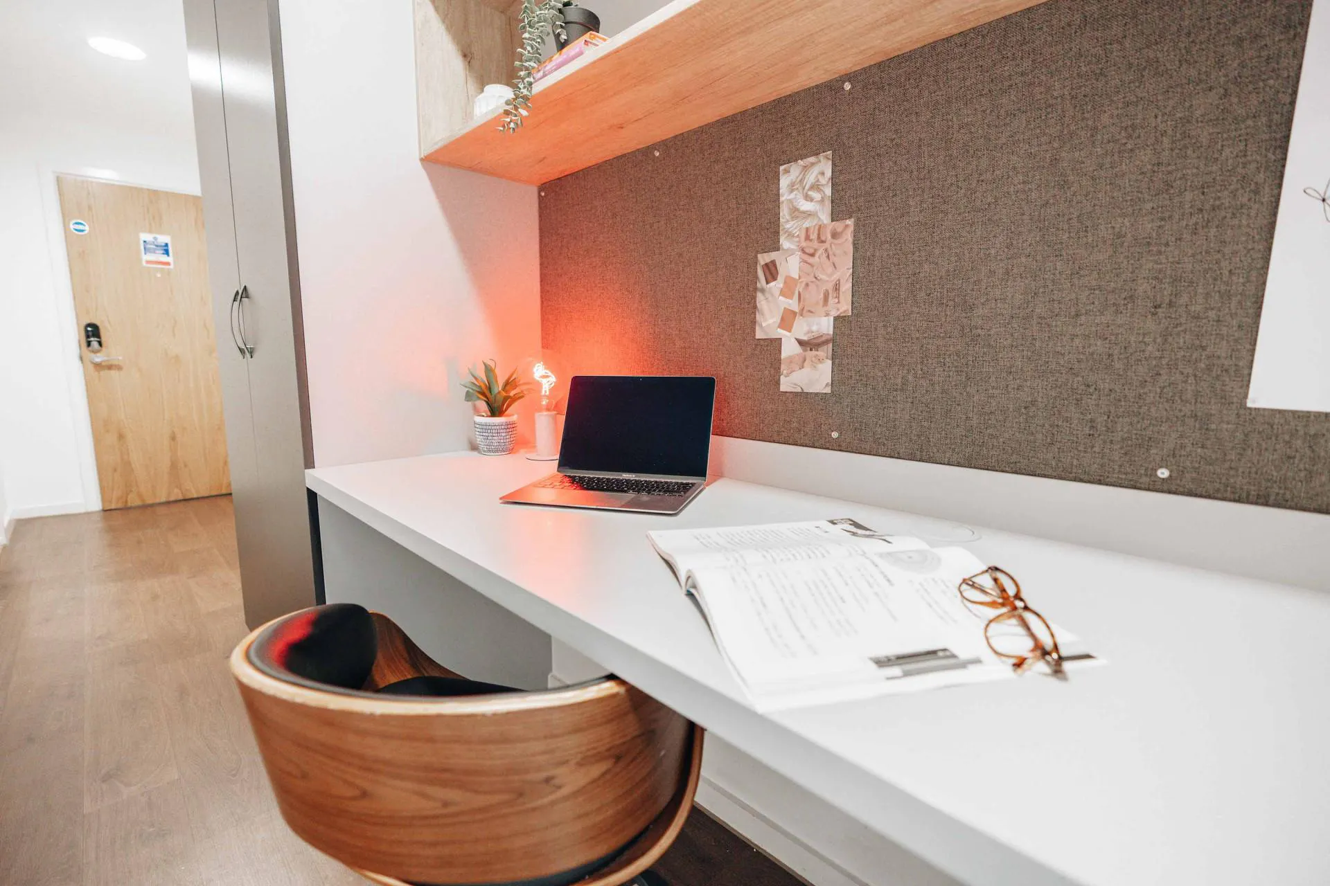 Bronze En Suite (High Floors, Washer/Dryer)