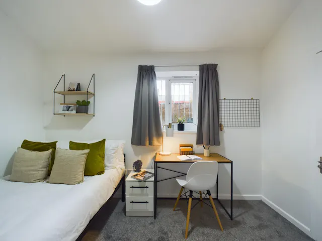 7 Bedroom House room image 1