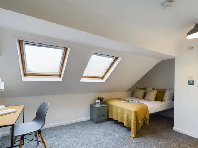 9 Bed House room image 15