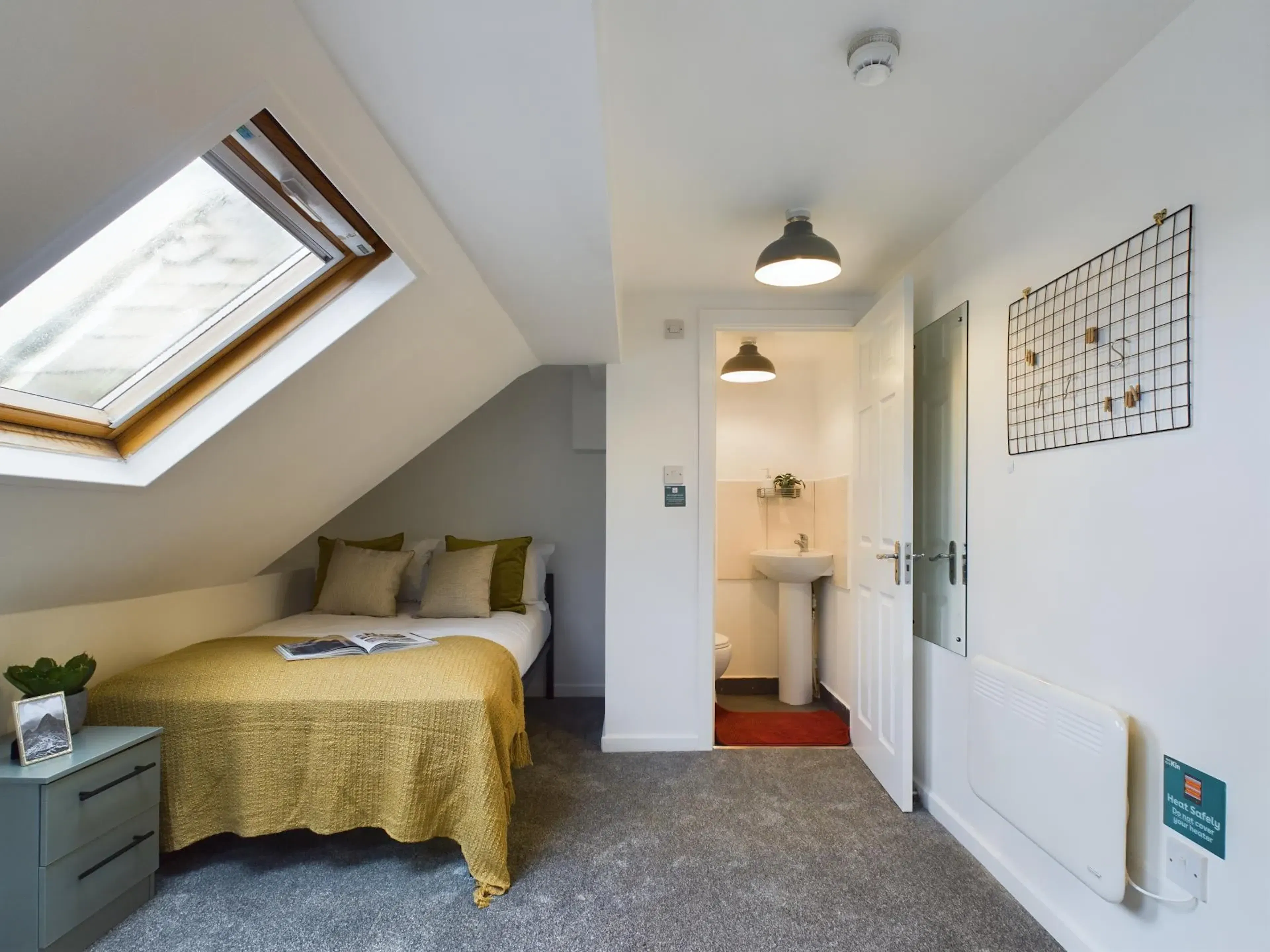 9 Bed House ROOM 2