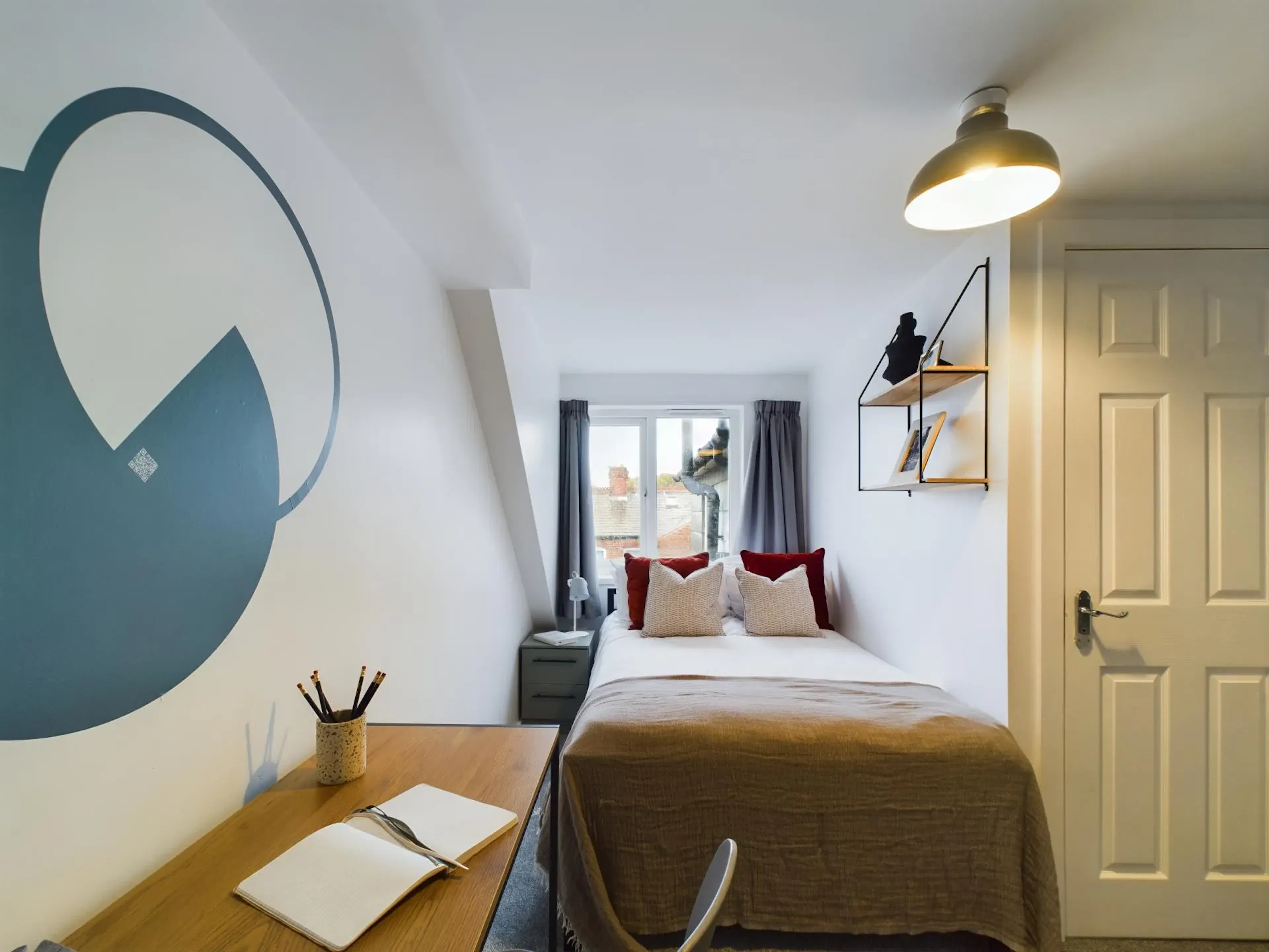 9 Bed House ROOM 3