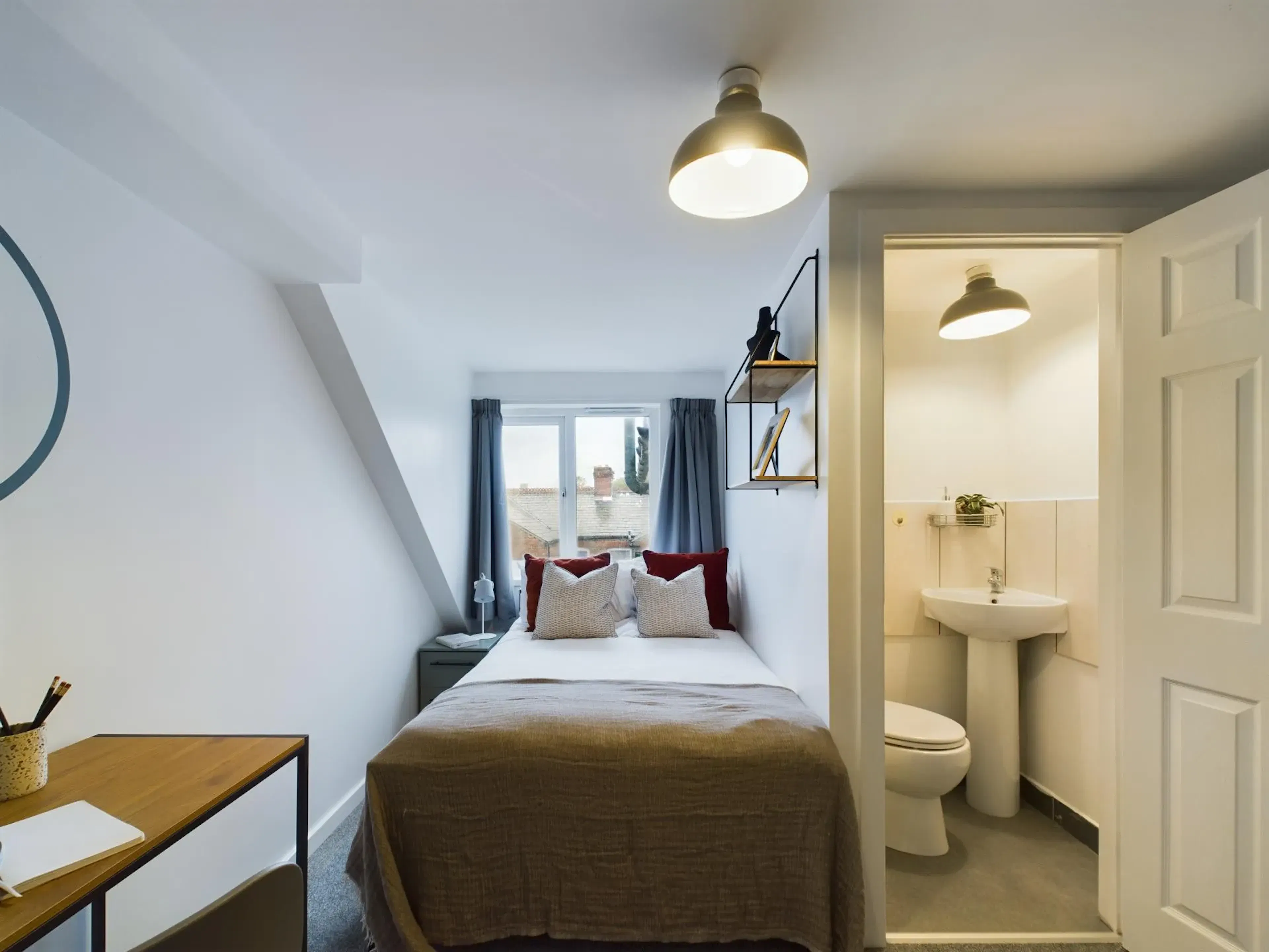 9 Bed House ROOM 4