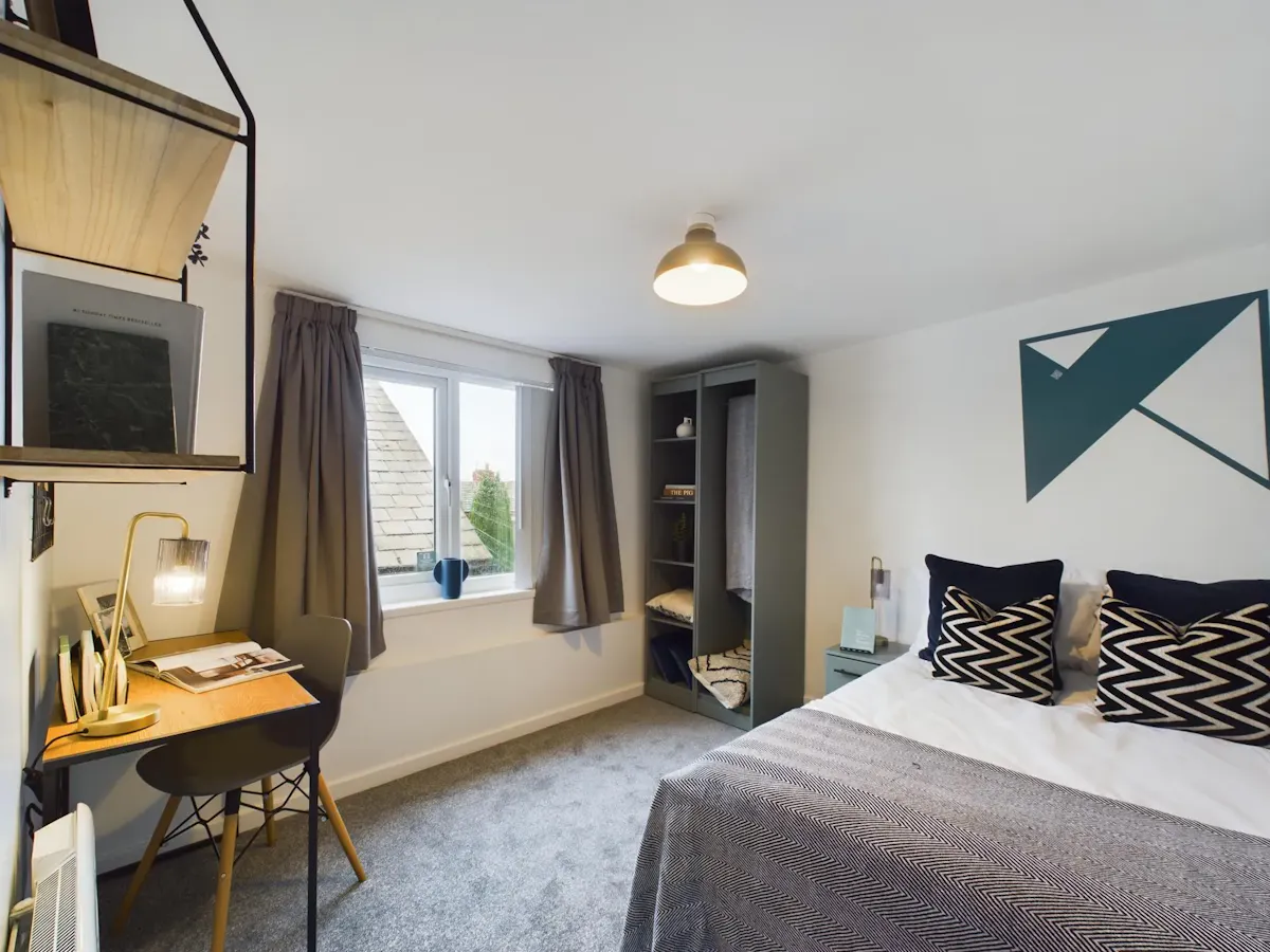 9 Bed House ROOM