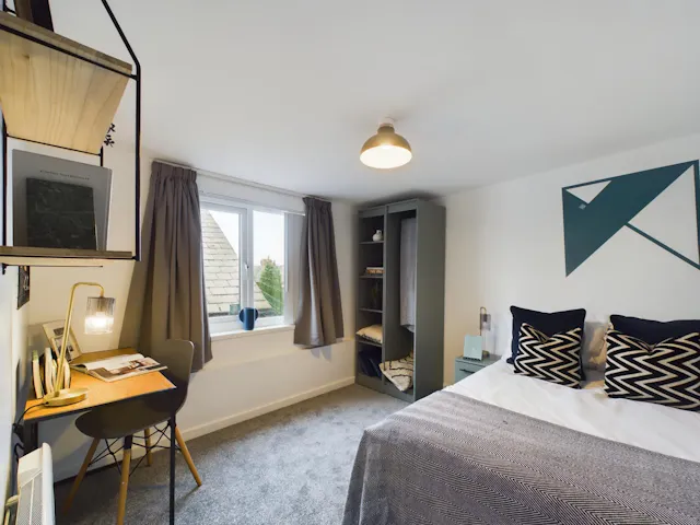 9 Bed House room image 1