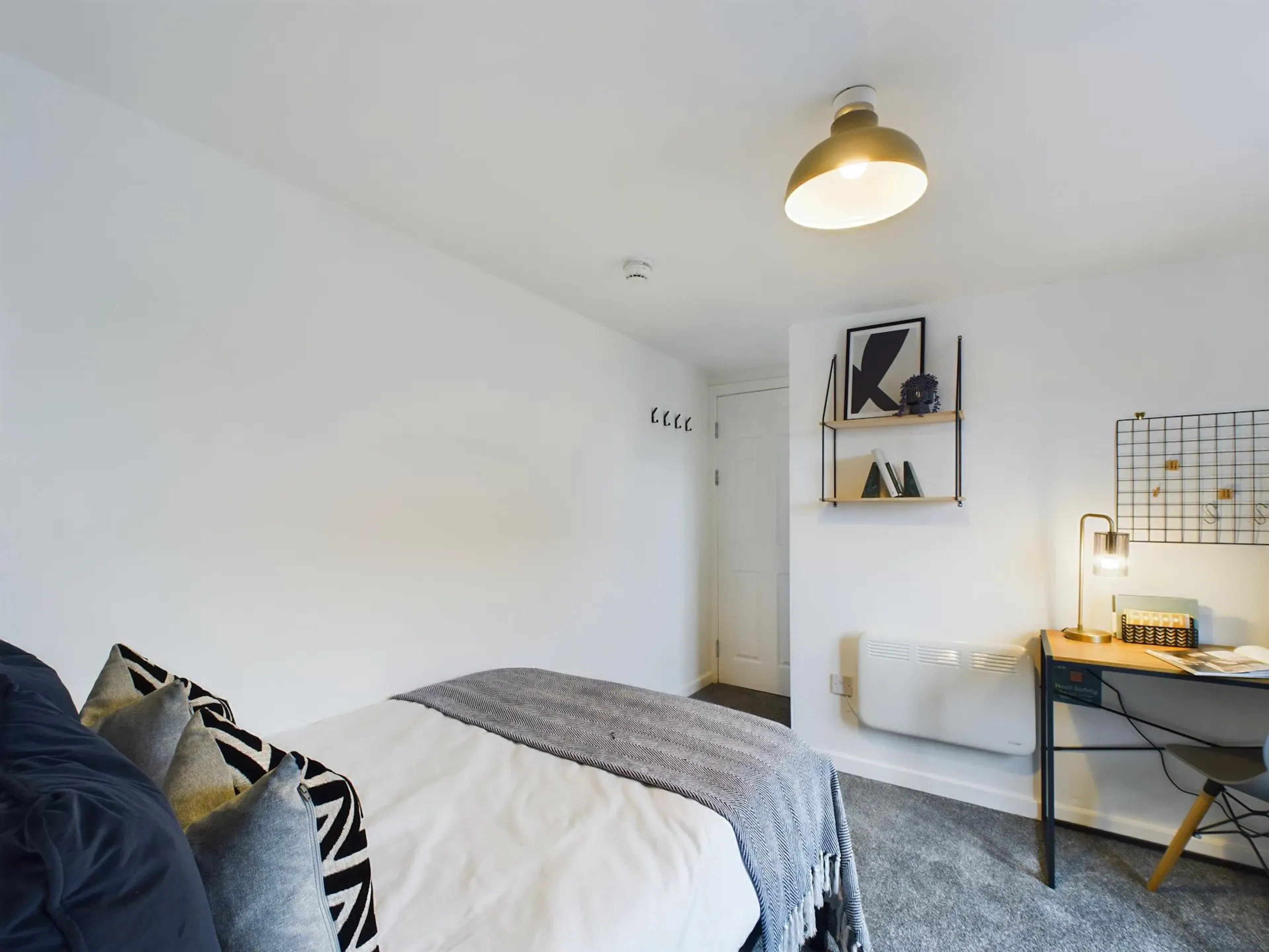 9 Bed House ROOM 1