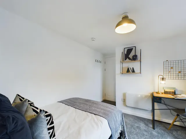 9 Bed House room image 2