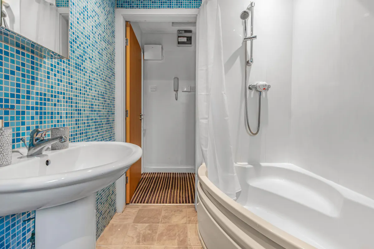 BATHROOM BATHROOM