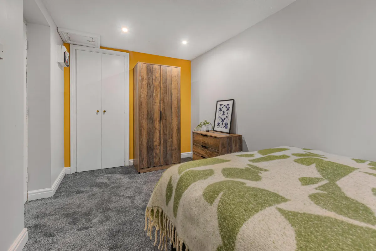ROOM ROOM