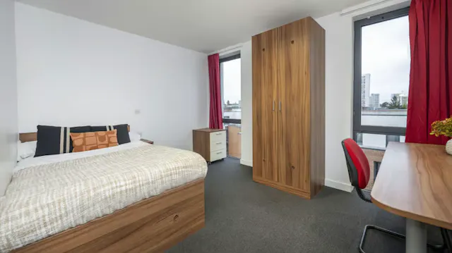 Premium Ensuite room image 1