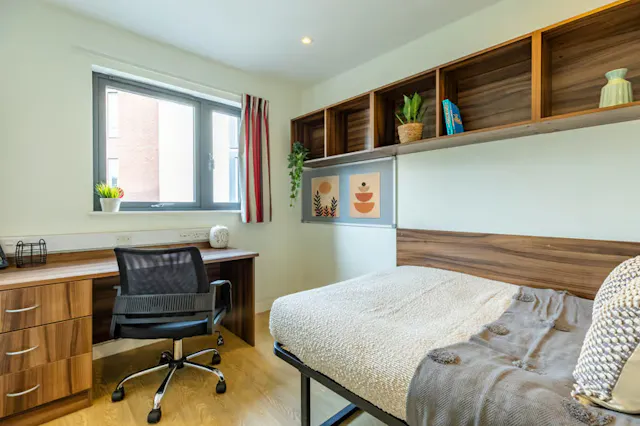 Premium Ensuite room image 2