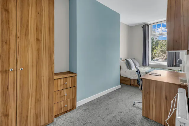 Three Bedroom Apartment room image 2