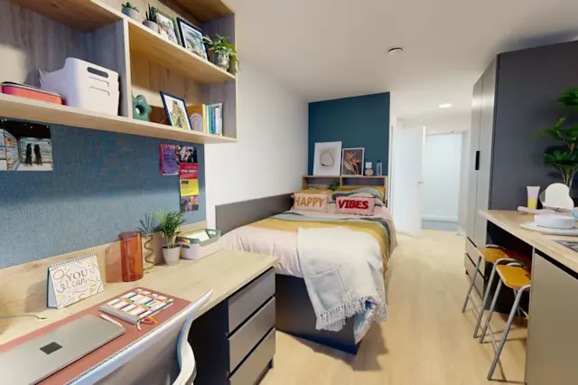 Silver Studio room image 3