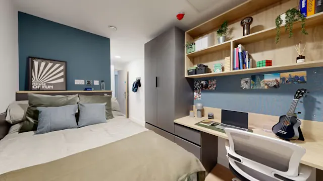 Premium Ensuite room image 2