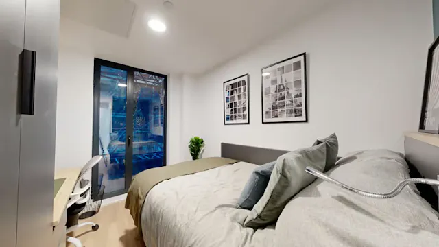 Classic Plus Ensuite room image 1