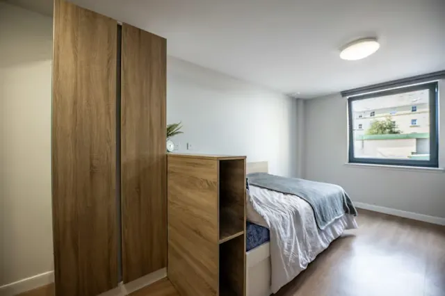 4 Bed Standard Ensuite room image 1
