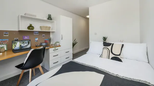 Premium Ensuite room image 1
