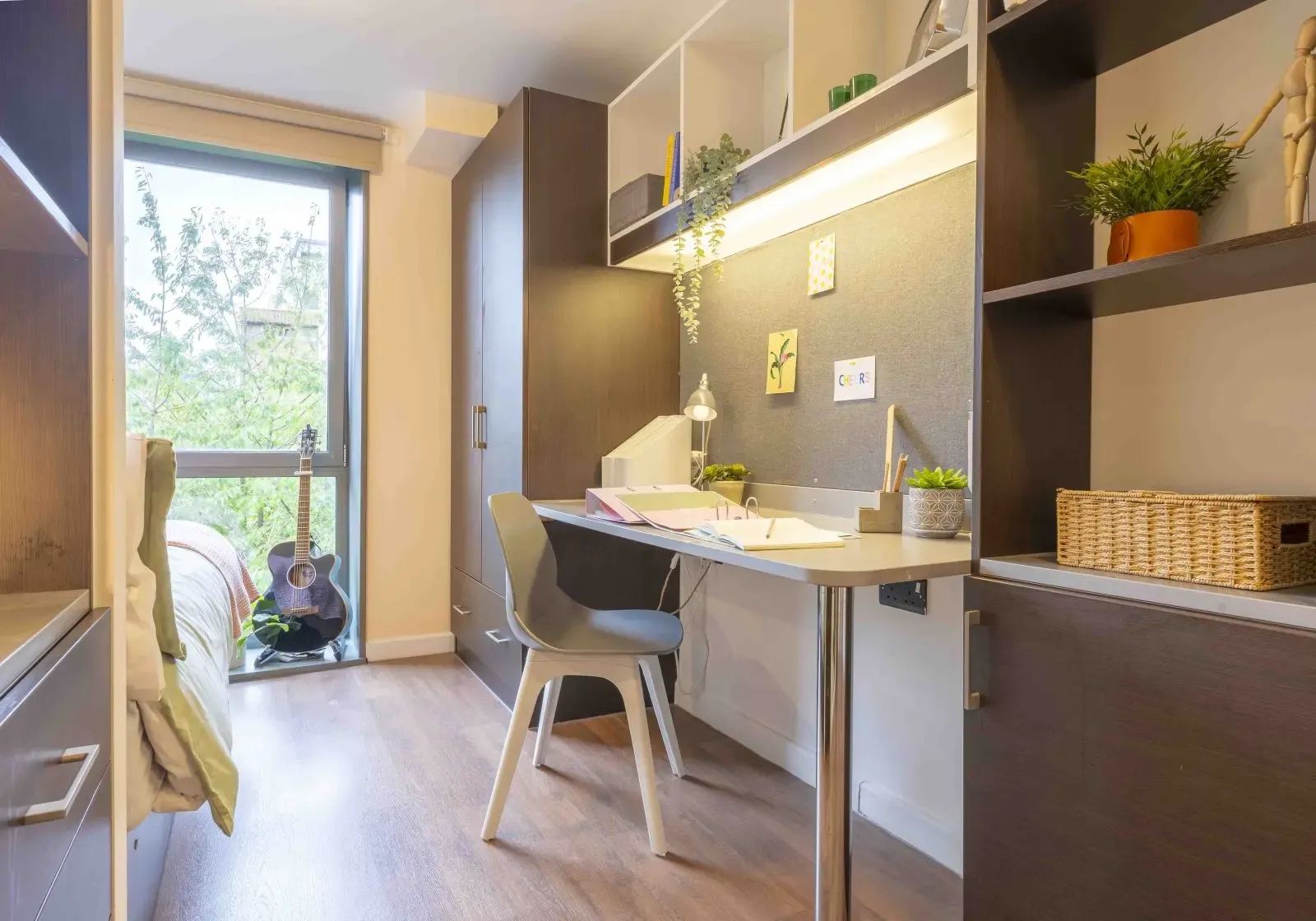 Bronze En Suite