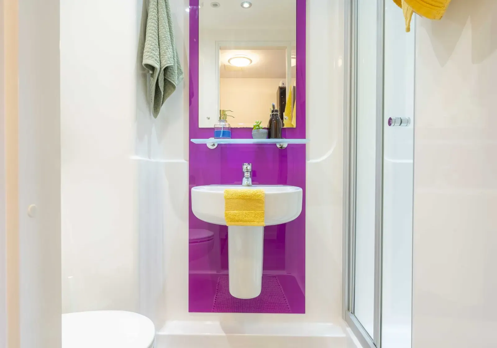 Bronze En Suite