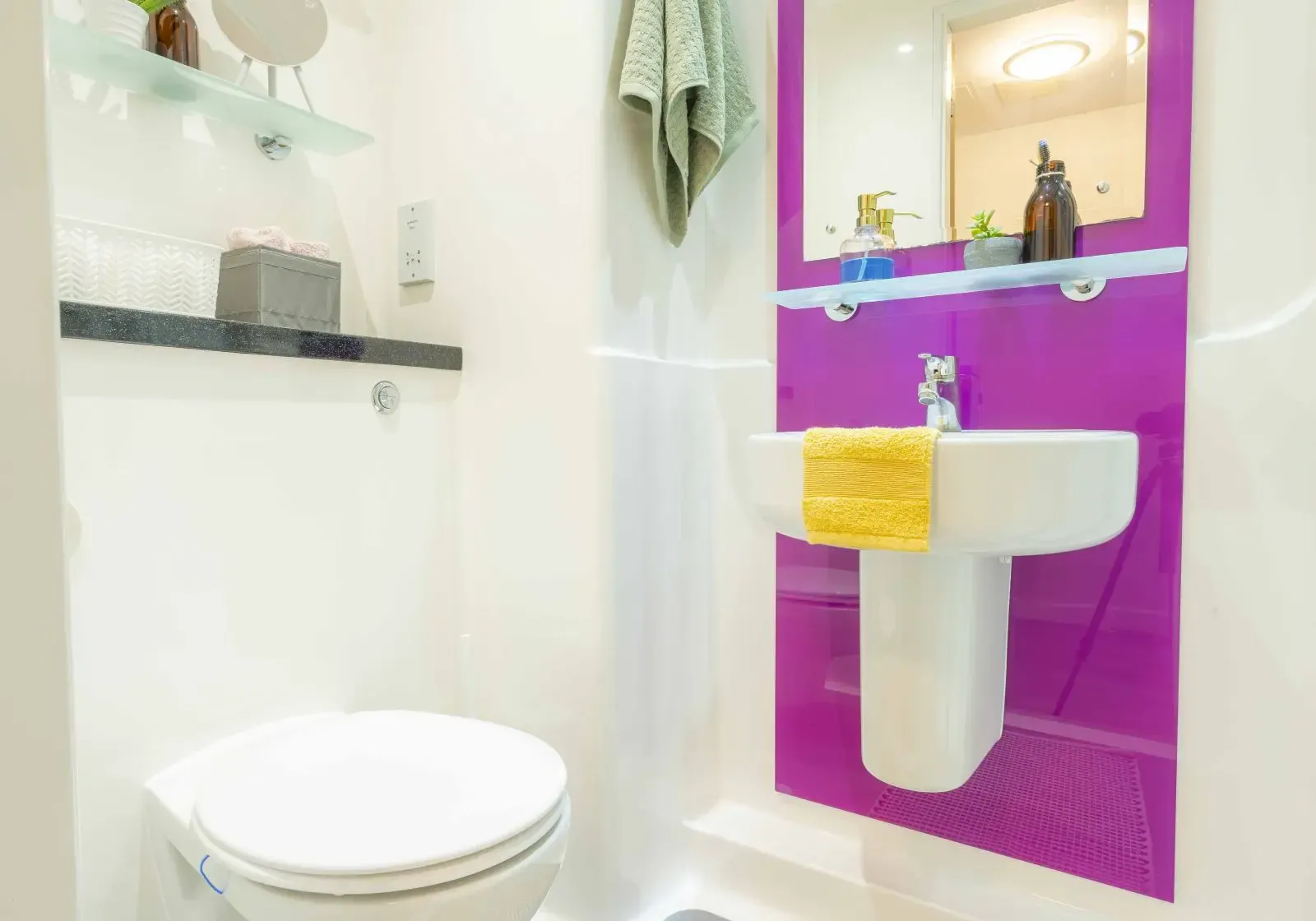 Bronze En Suite