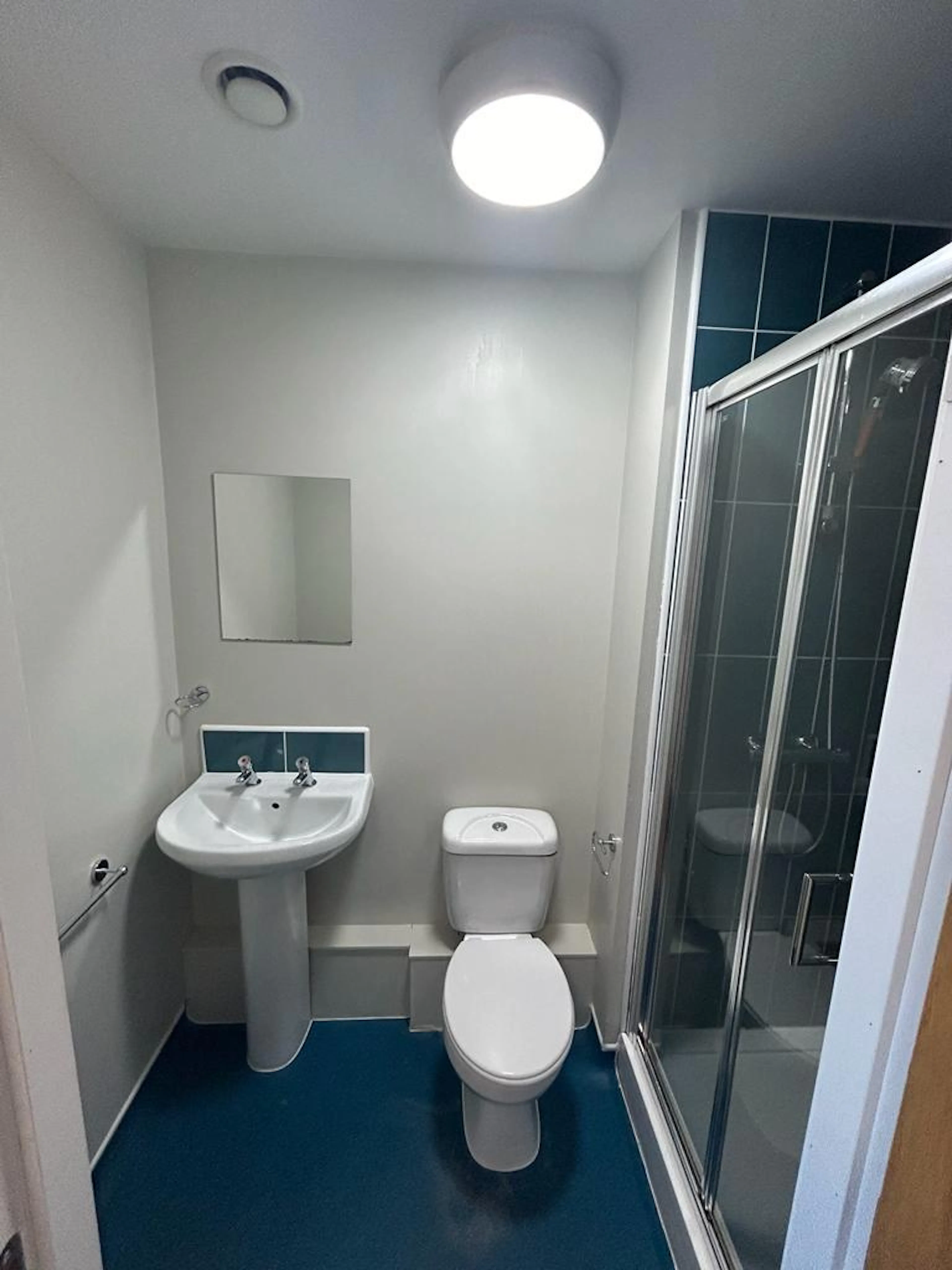 Platinum Studio BATHROOM 3
