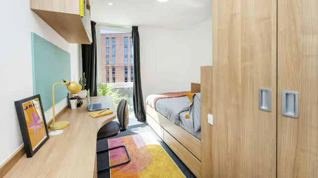 Silver Ensuite room image 3