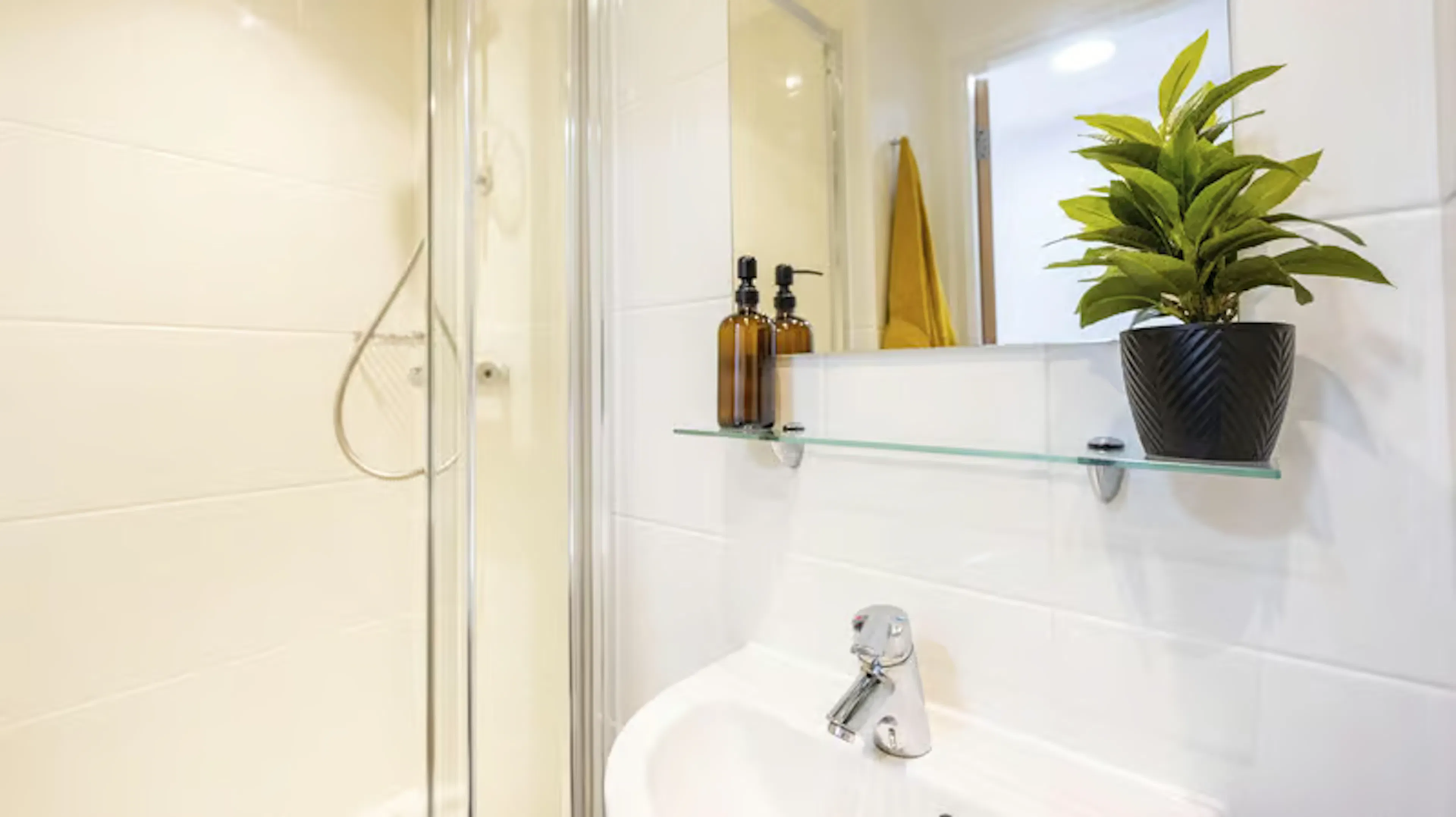 Silver Ensuite BATHROOM 3