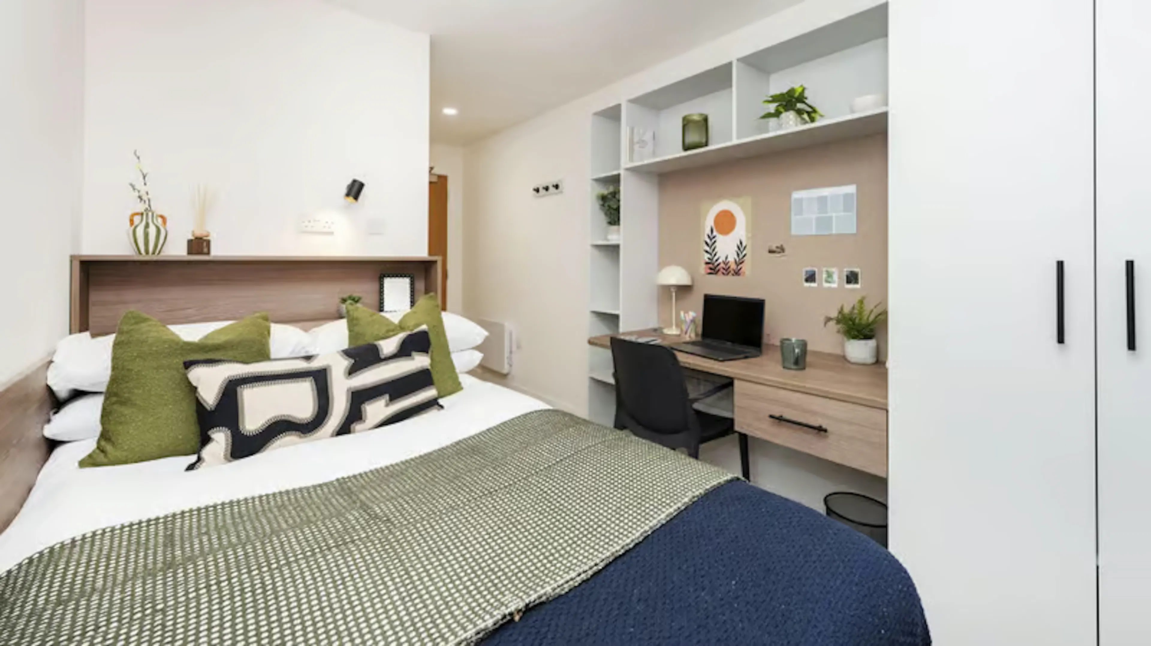 Accessible En-Suite ROOM 4