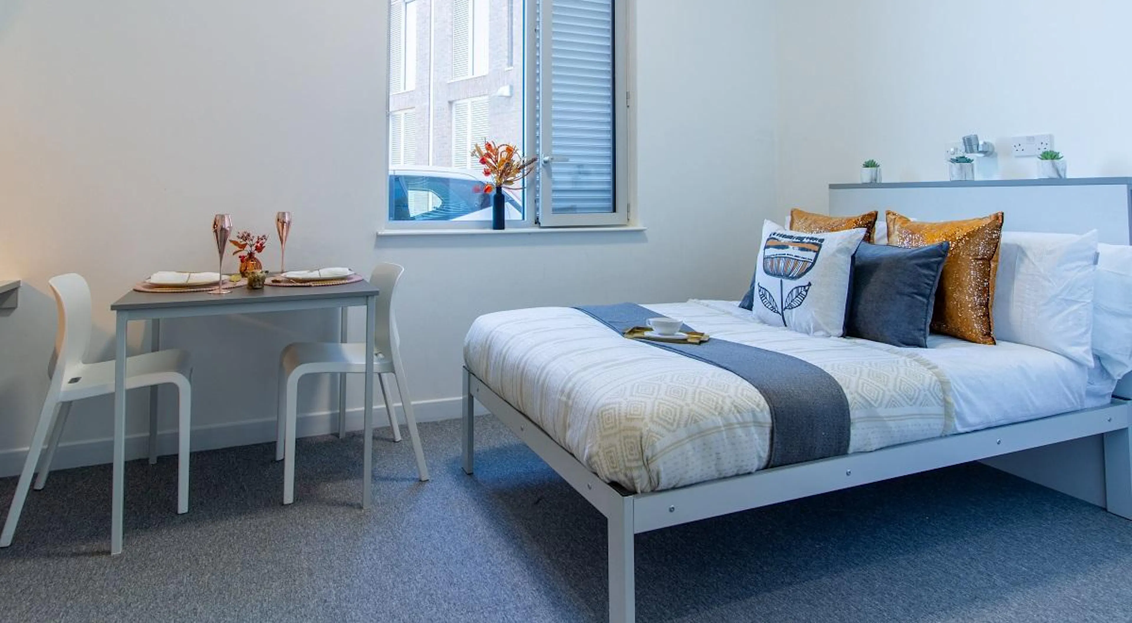 Canalside Studio ROOM 1