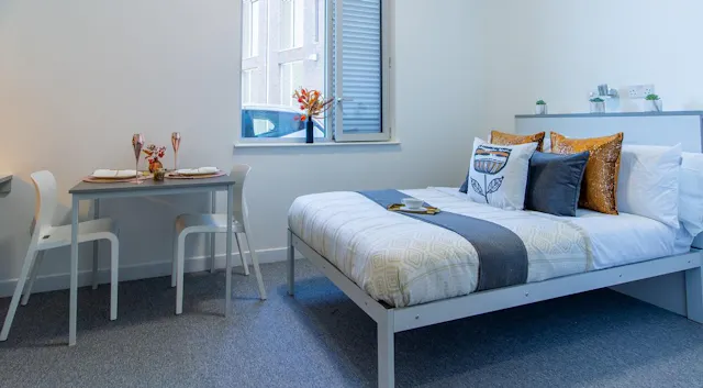 Canalside Studio room image 2