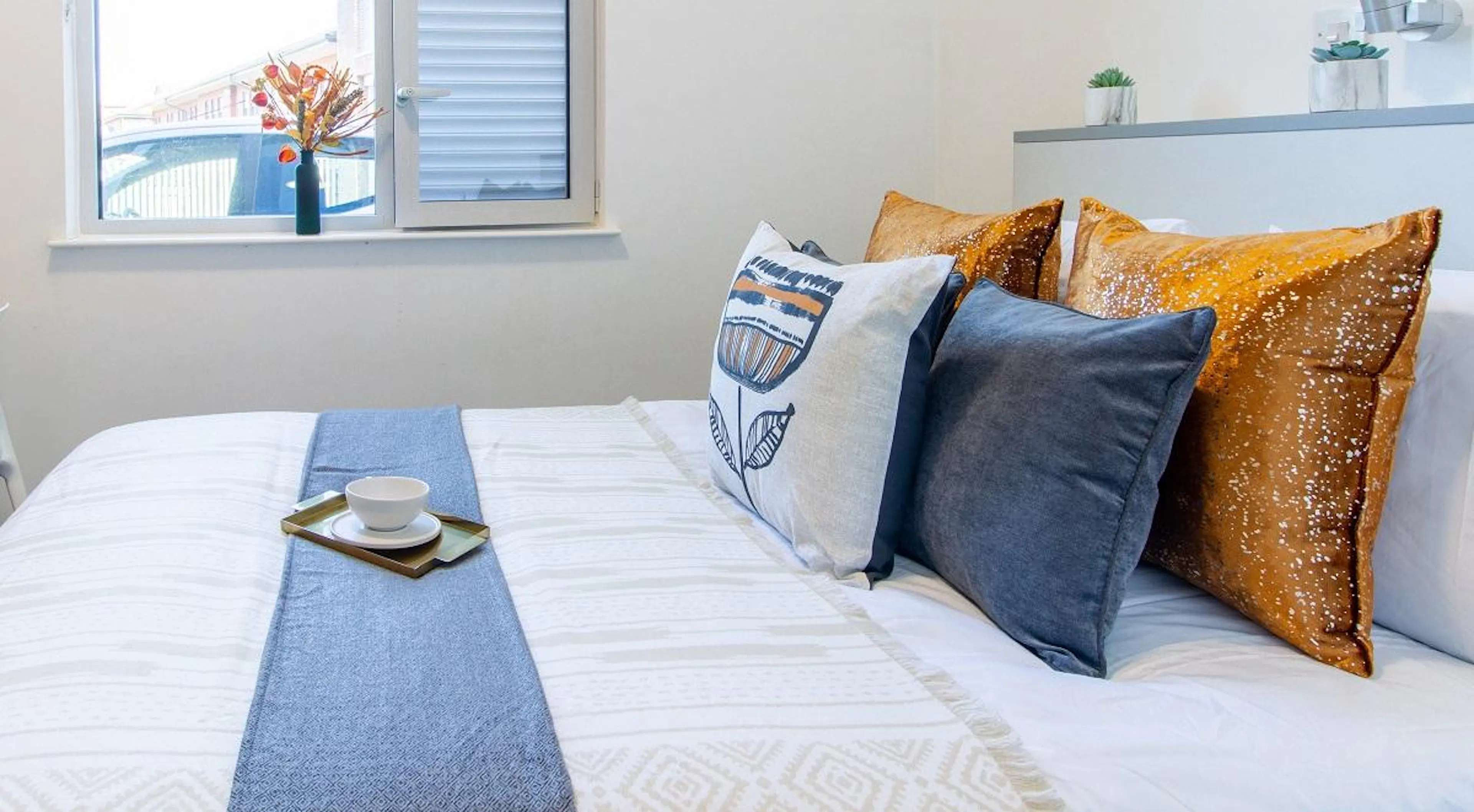 Canalside Studio ROOM 2